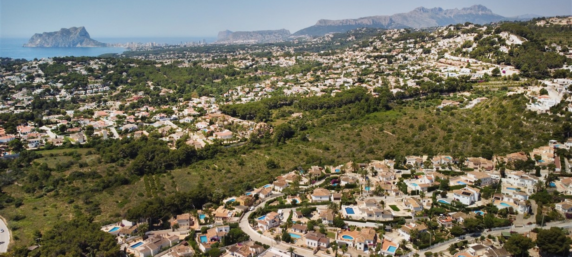 Villa til salg i Benimeit, Moraira, Costa Blanca totalrenoveret inklusive pool og grillområde.