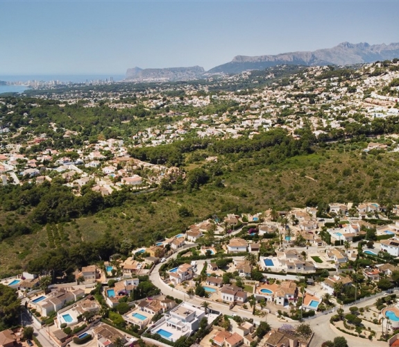 Villa til salg i Benimeit, Moraira, Costa Blanca totalrenoveret inklusive pool og grillområde.