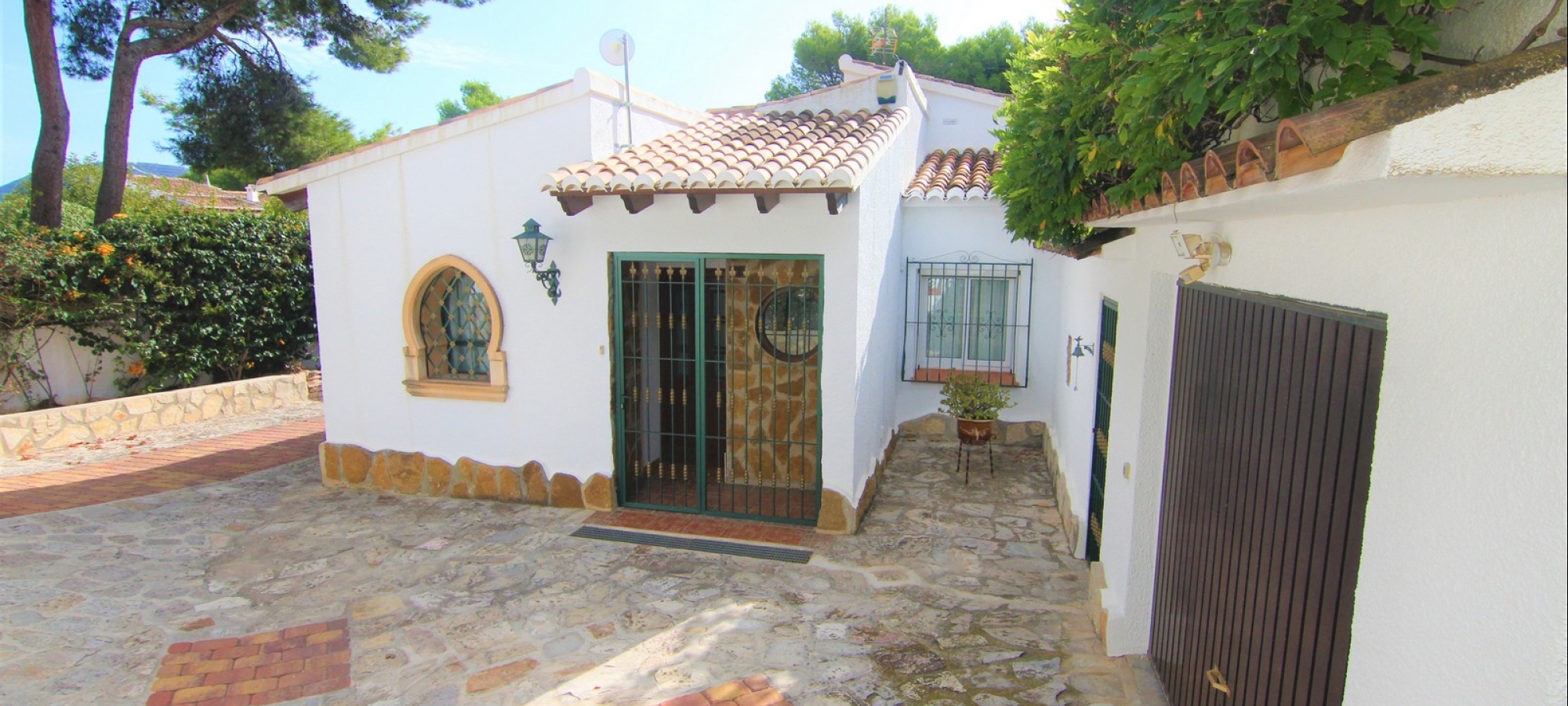 Fanadix in Moraira, Costa Blanca, close to the sandy beach and beach-front restaurants