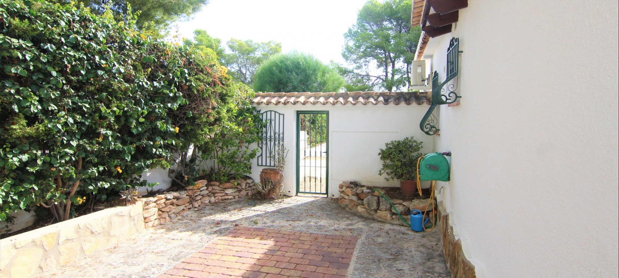 Fanadix in Moraira, Costa Blanca, close to the sandy beach and beach-front restaurants