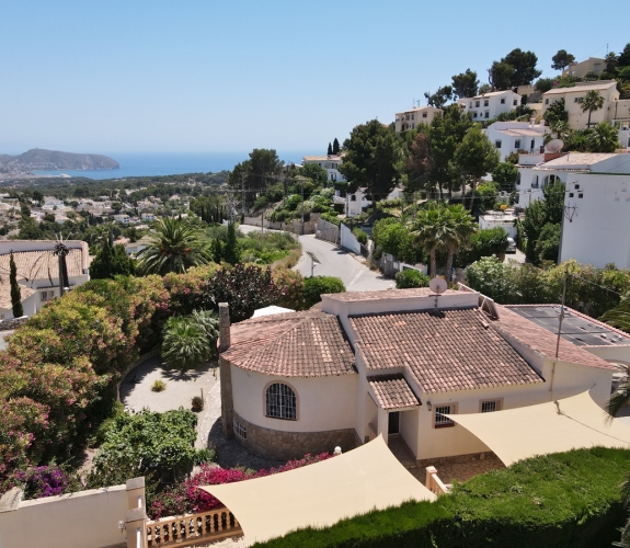 Benissa - Montemar with sea views and private swimming pool.