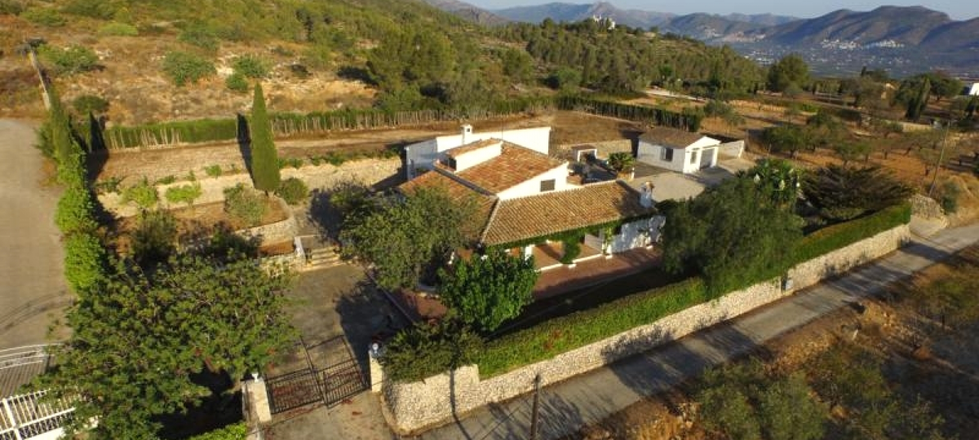 Country house for sale in partida Collado, Benissa, Costa Blanca with panoramic and distant sea views.