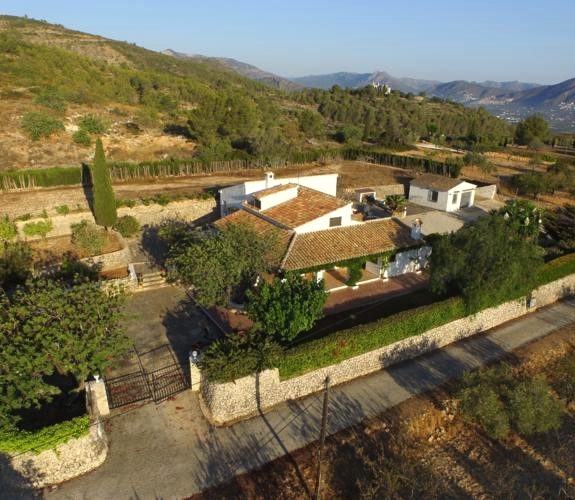 Country house for sale in partida Collado, Benissa, Costa Blanca with panoramic and distant sea view...