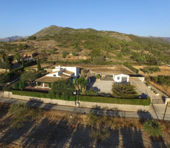 Country house for sale in partida Collado, Benissa, Costa Blanca with panoramic and distant sea view...