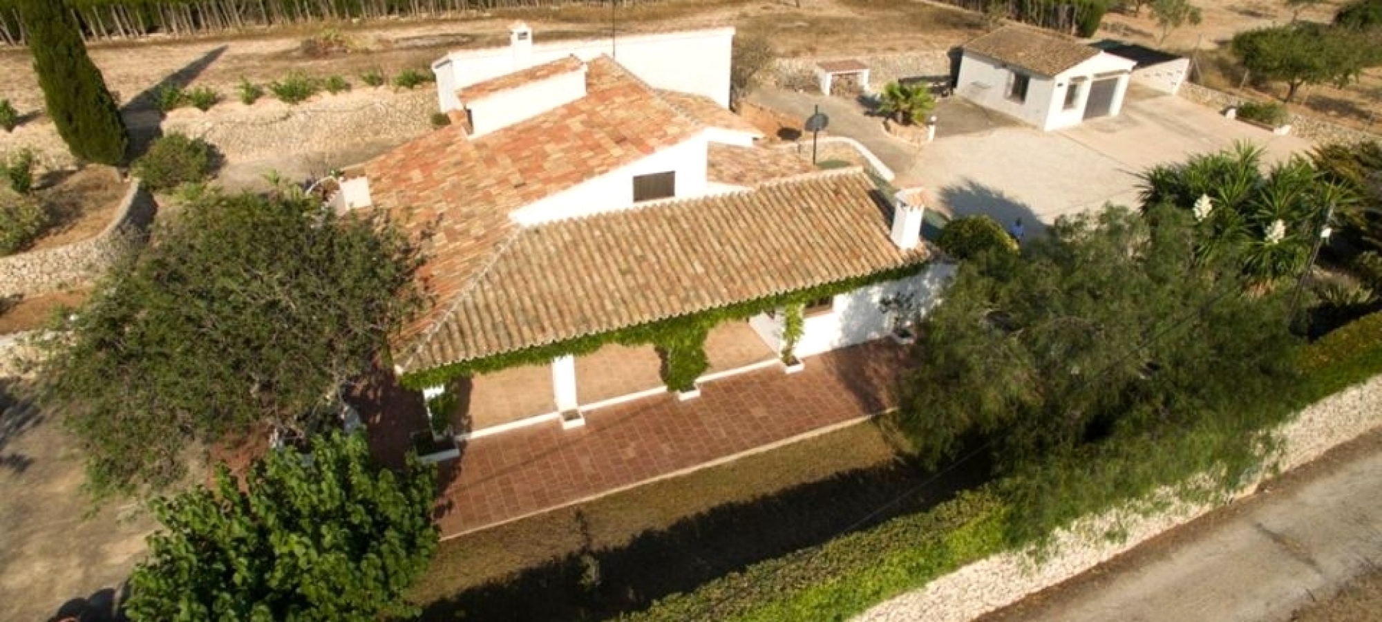 Country house for sale in partida Collado, Benissa, Costa Blanca with panoramic and distant sea views.