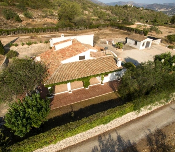 Country house for sale in partida Collado, Benissa, Costa Blanca with panoramic and distant sea view...