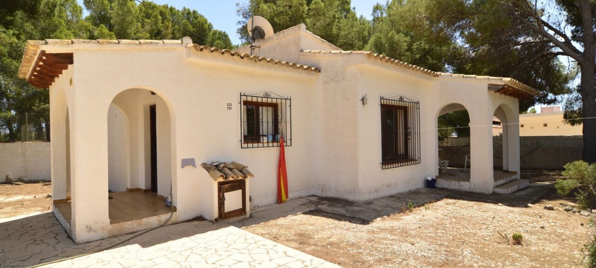 Moraira villa i Cap Blanc område, til renovering, herunder privat pool og gåafstand til stranden.