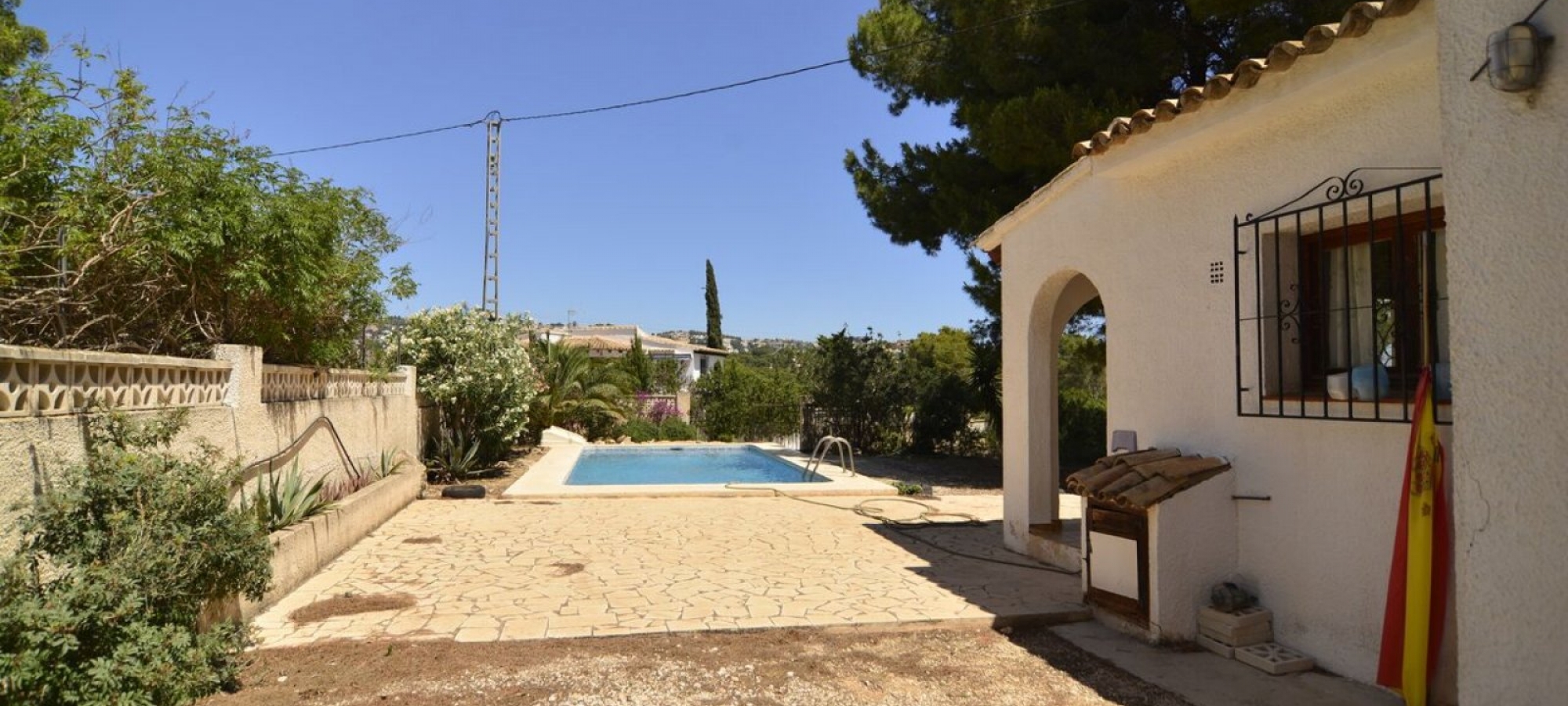 Moraira villa i Cap Blanc område, til renovering, herunder privat pool og gåafstand til stranden.