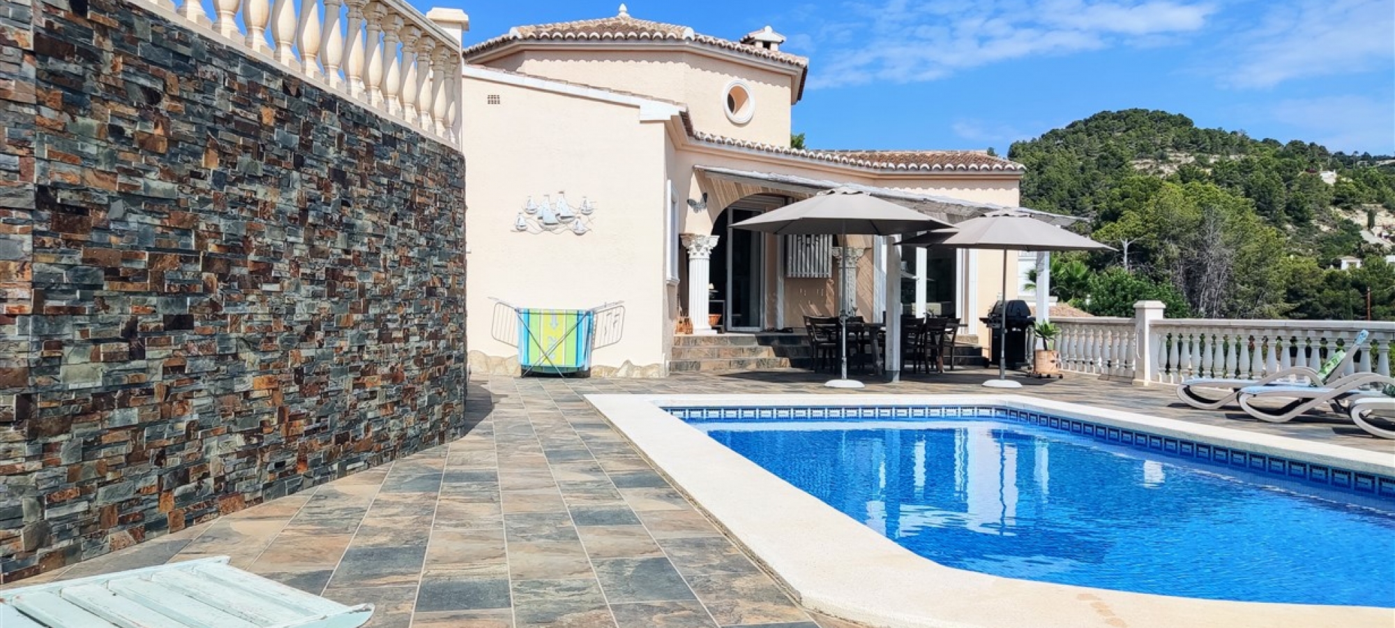 Benissa Buenavista, with great views, swimming pool and guest apartment.