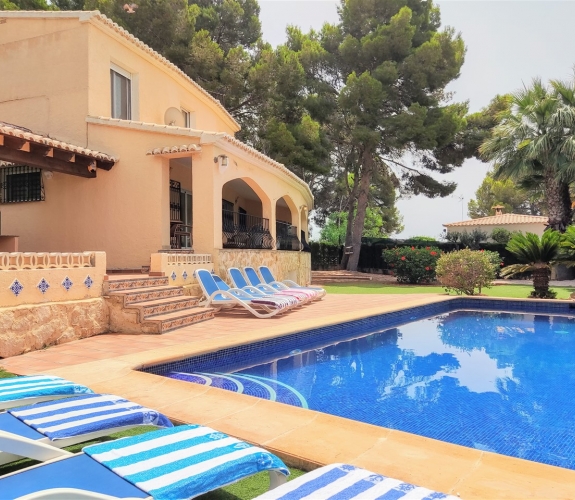 MORAIRA >> PLA DEL MAR - Ibiza style villa withing walking distance to town and beach.