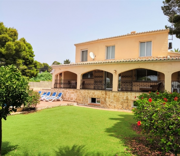 MORAIRA >> PLA DEL MAR - Ibiza style villa withing walking distance to town and beach.