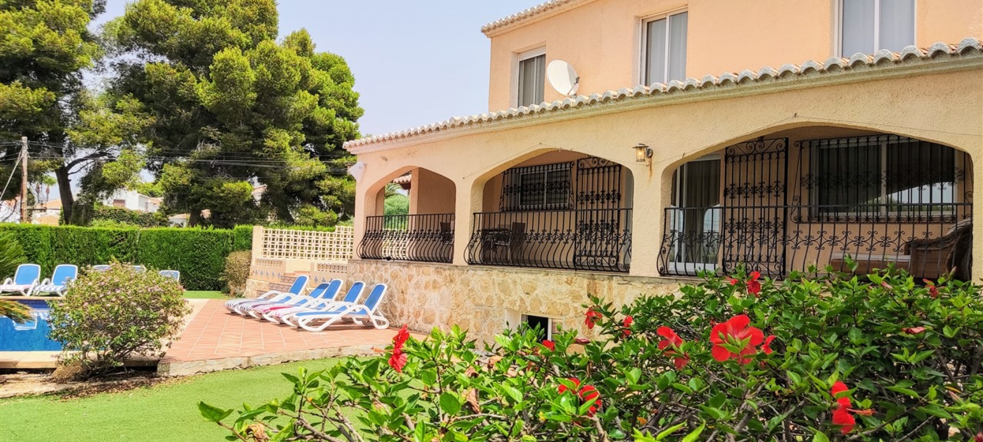 MORAIRA >> PLA DEL MAR - Ibiza style villa withing walking distance to town and beach.