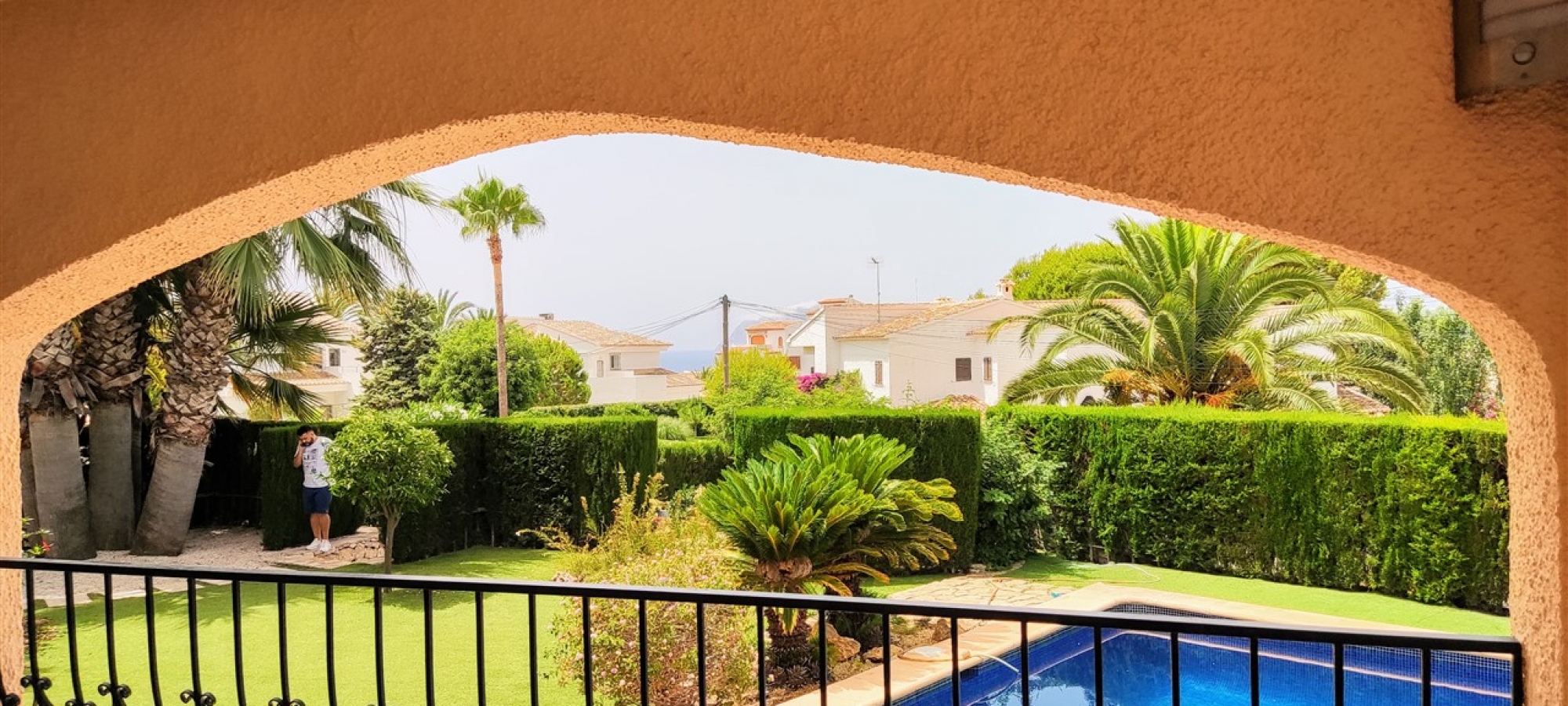 MORAIRA >> PLA DEL MAR - Ibiza style villa withing walking distance to town and beach.