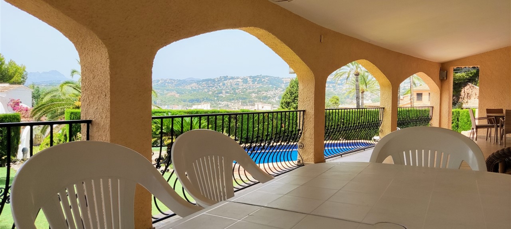 MORAIRA >> PLA DEL MAR - Ibiza style villa withing walking distance to town and beach.