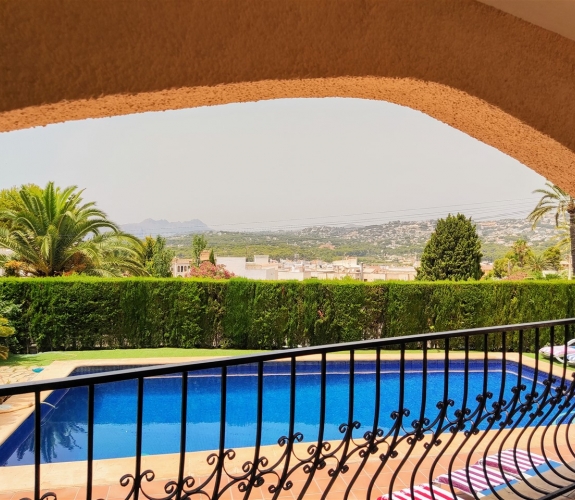 MORAIRA >> PLA DEL MAR - Ibiza style villa withing walking distance to town and beach.