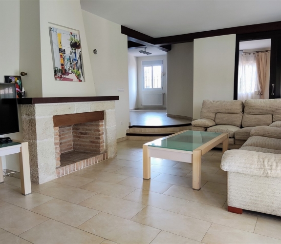 MORAIRA >> PLA DEL MAR - Ibiza style villa withing walking distance to town and beach.