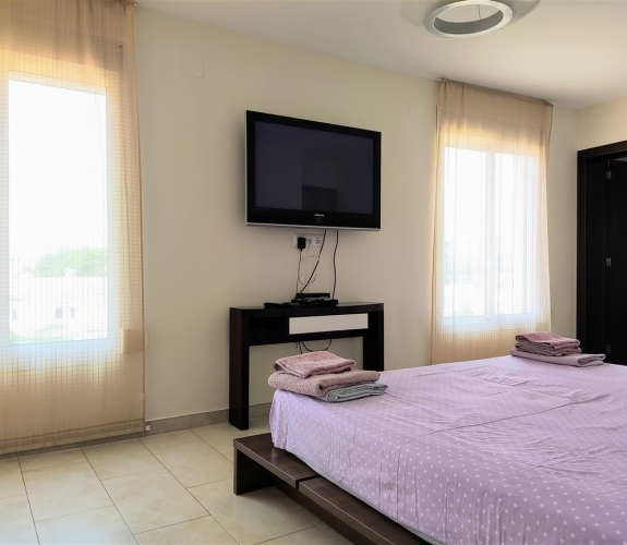 MORAIRA >> PLA DEL MAR - Ibiza style villa withing walking distance to town and beach.