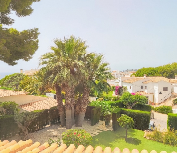 MORAIRA >> PLA DEL MAR - Ibiza style villa withing walking distance to town and beach.