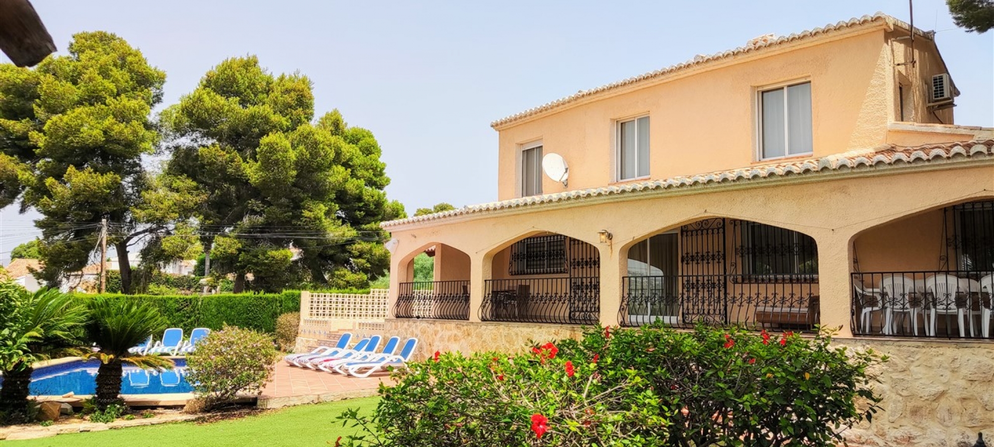 MORAIRA >> PLA DEL MAR - Ibiza style villa withing walking distance to town and beach.