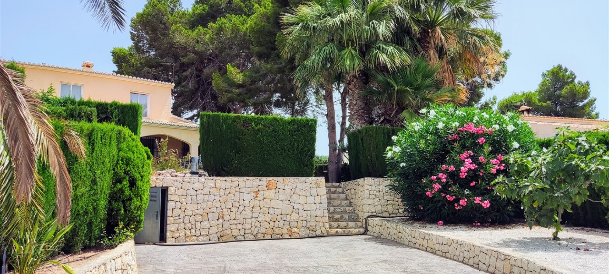 MORAIRA >> PLA DEL MAR - Villa i Ibiza -stil inden for gåafstand til by og strand.