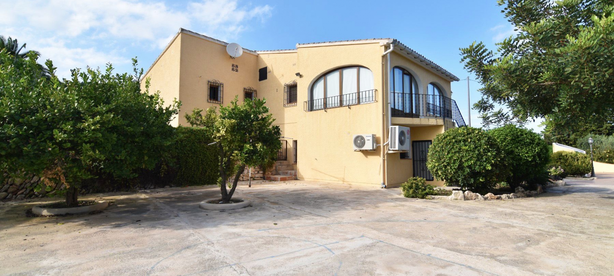 Benissa, Costa Blanca with 5 bedrooms, panoramic views and private swimming pool