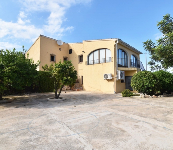 Benissa, Costa Blanca with 5 bedrooms, panoramic views and private swimming pool