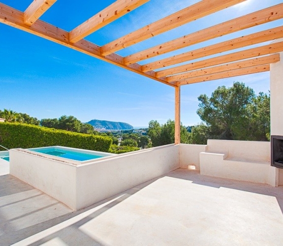 Moderne villa i Ibiza -stil til salg i Pinar del Advocat Moraira med havudsigt