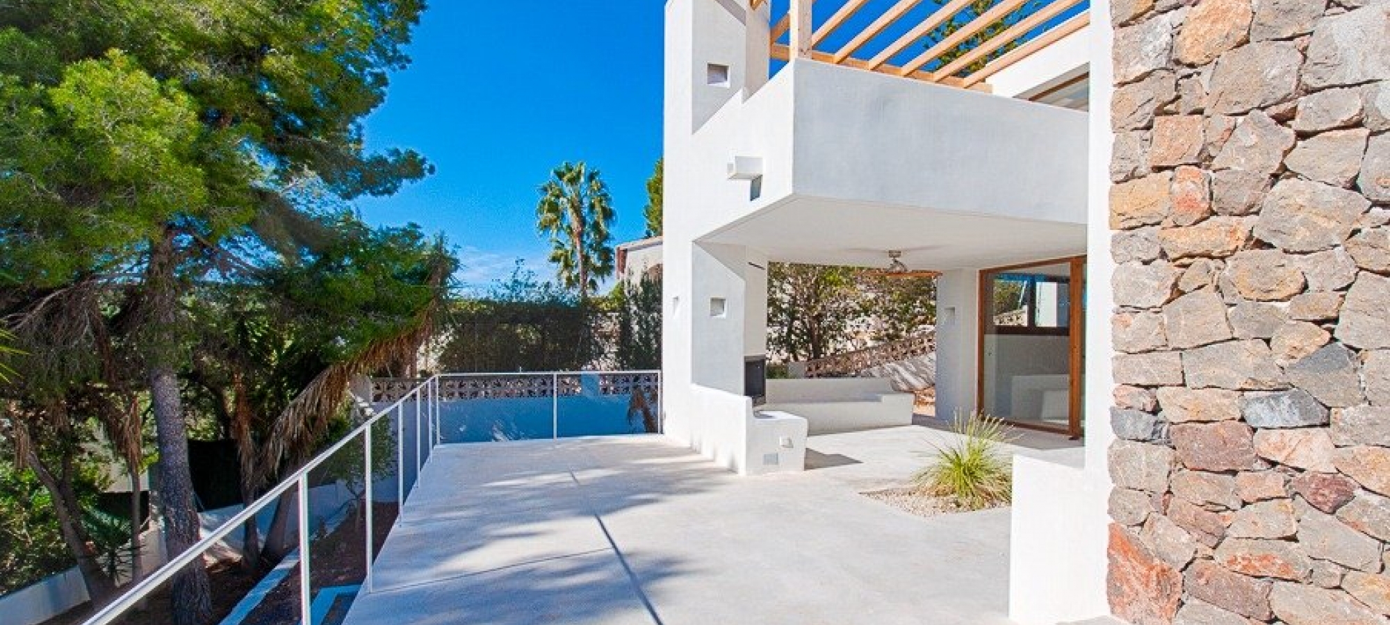 Moderne villa i Ibiza -stil til salg i Pinar del Advocat Moraira med havudsigt