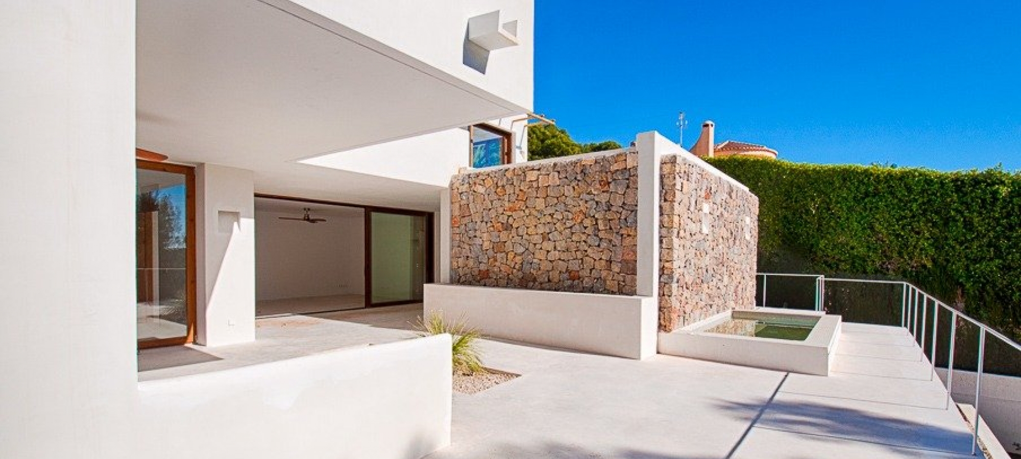 Moderne villa i Ibiza -stil til salg i Pinar del Advocat Moraira med havudsigt