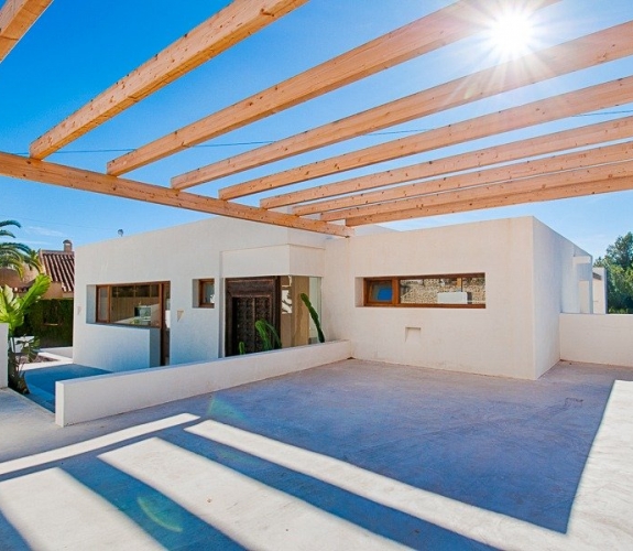 Moderne villa i Ibiza -stil til salg i Pinar del Advocat Moraira med havudsigt