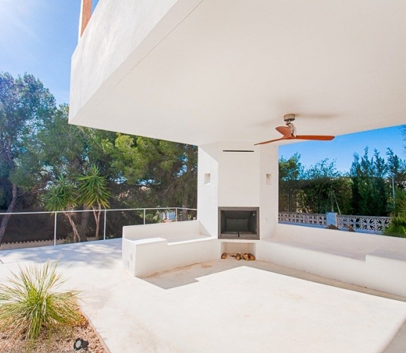 Moderne villa i Ibiza -stil til salg i Pinar del Advocat Moraira med havudsigt