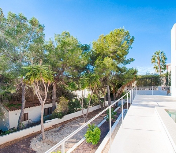 Moderne villa i Ibiza -stil til salg i Pinar del Advocat Moraira med havudsigt