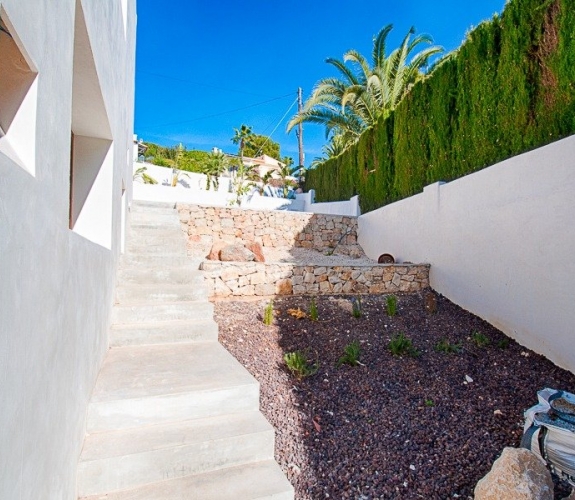 Moderne villa i Ibiza -stil til salg i Pinar del Advocat Moraira med havudsigt