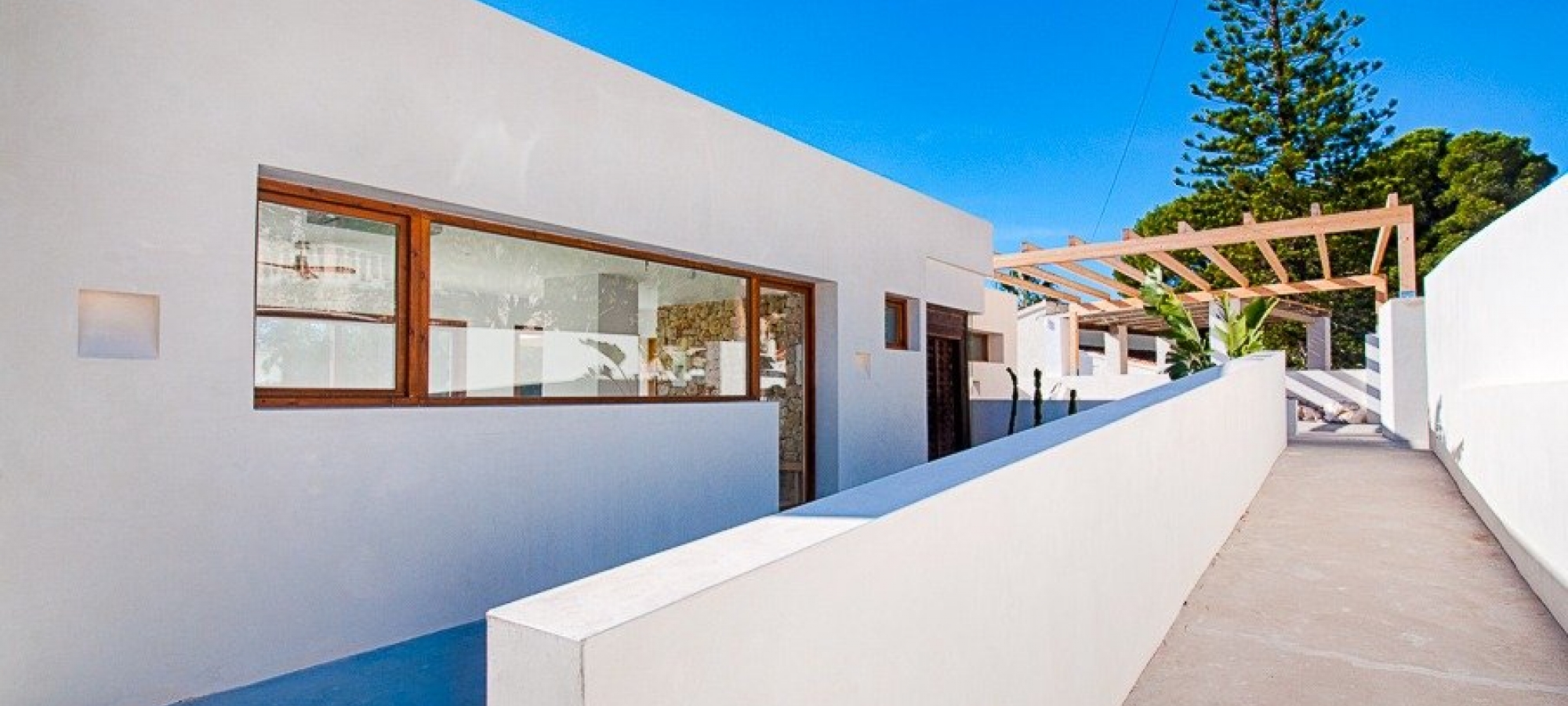 Moderne villa i Ibiza -stil til salg i Pinar del Advocat Moraira med havudsigt