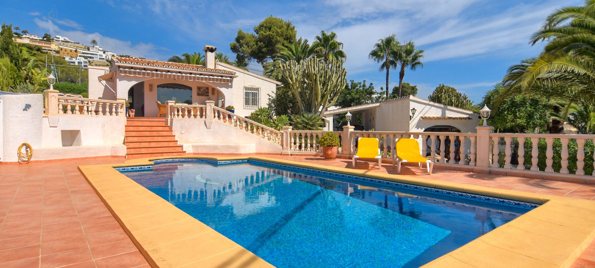 MORAIRA >> BENIMEIT >>  4 bedroom villa with sea views.