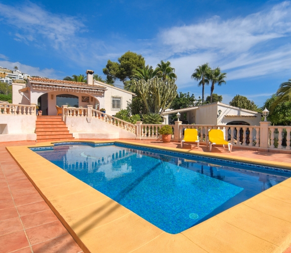 MORAIRA >> BENIMEIT >>  4 bedroom villa with sea views.