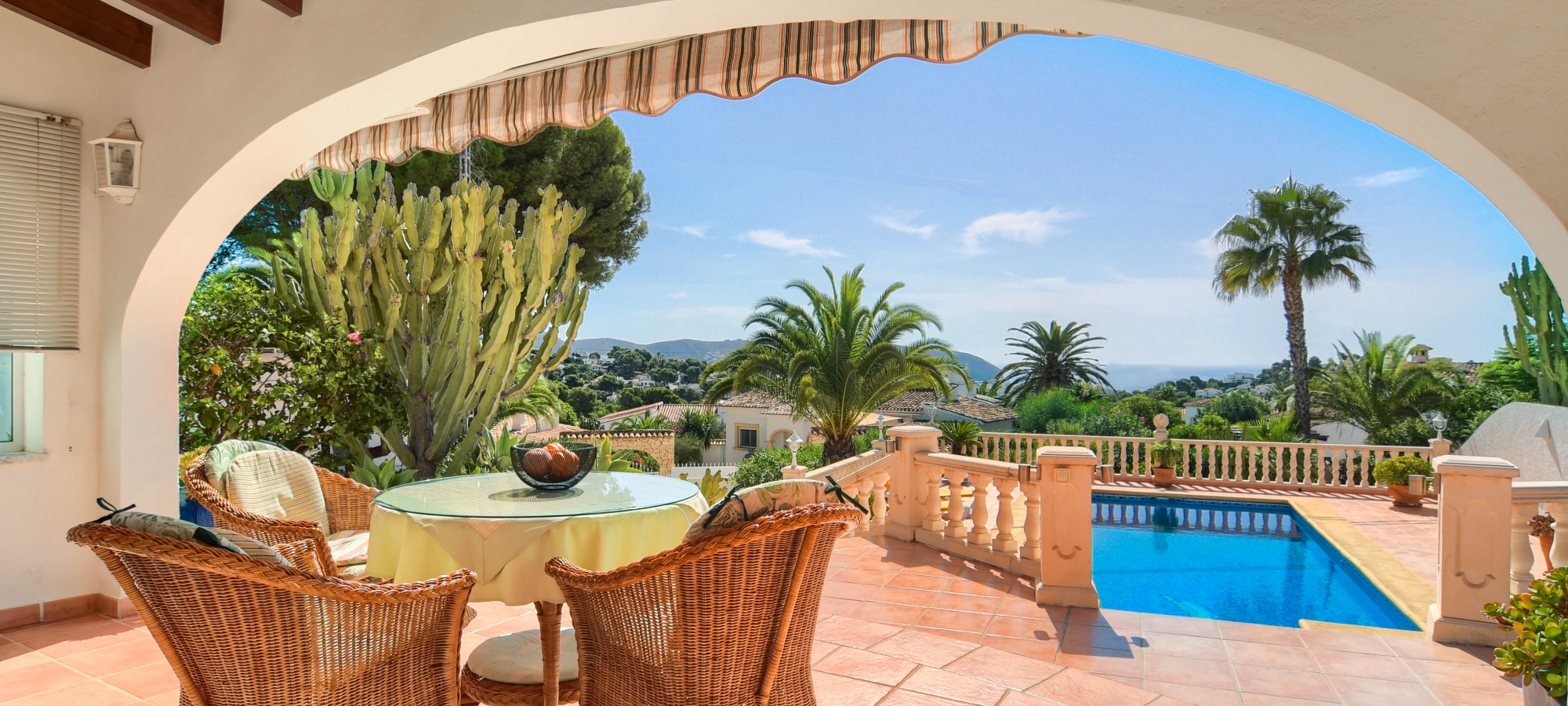 MORAIRA >> BENIMEIT >>  4 bedroom villa with sea views.