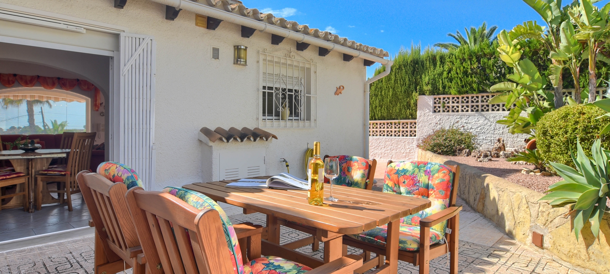 MORAIRA >> BENIMEIT >>  4 bedroom villa with sea views.