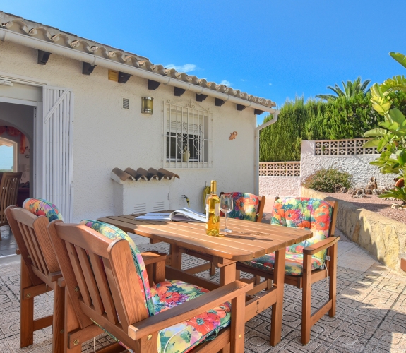 MORAIRA >> BENIMEIT >>  4 bedroom villa with sea views.