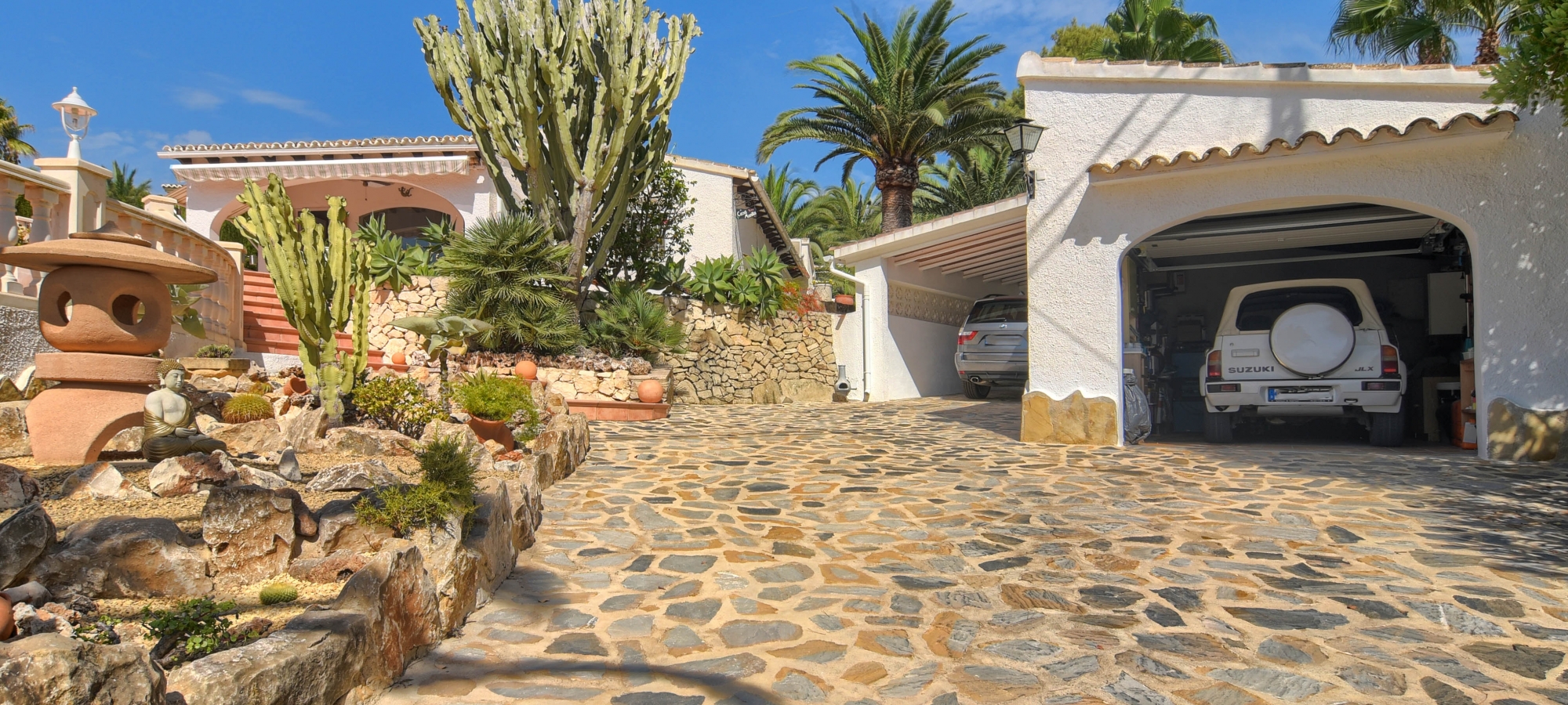 MORAIRA >> BENIMEIT >>  4 bedroom villa with sea views.